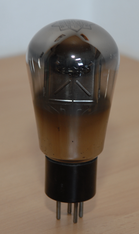RE604 — Telefunken — triode vacuum tube — (1929)